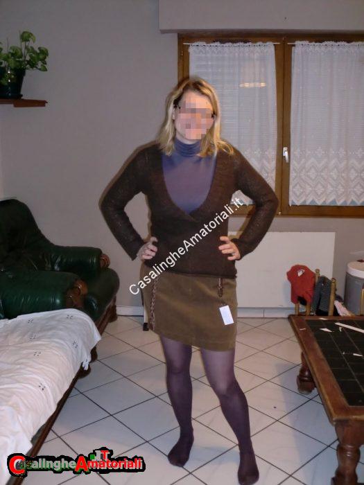 porno moglie vestita in posa